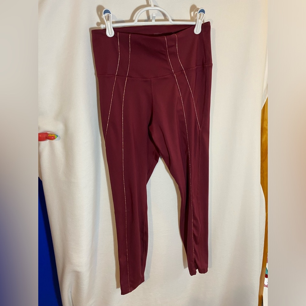 Nike Yoga High-Waisted 7/8 Metallic Trim Leggings